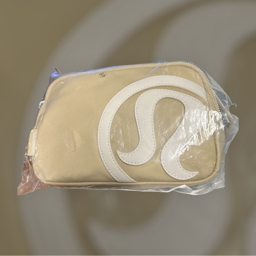 Lululemon AUTHENTIC Everywhere Belt Bag 1L Trench White/Opal Color NWT
